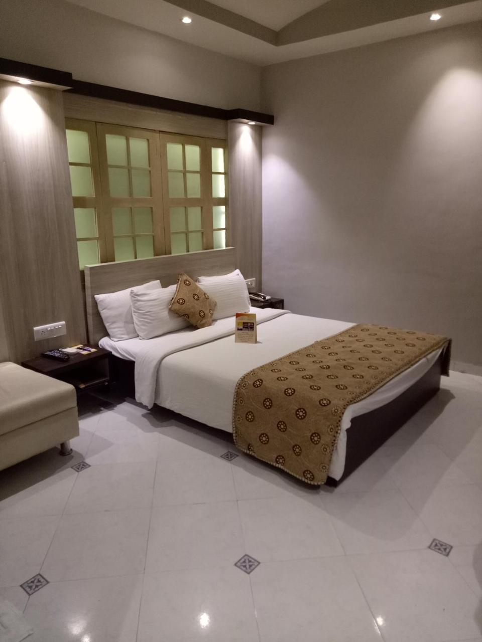 Prithvi Hotels Ahmedabad Exterior foto